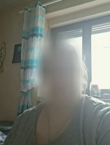 Amira, 25