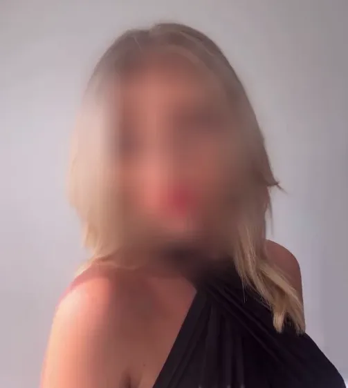 Anne, 32