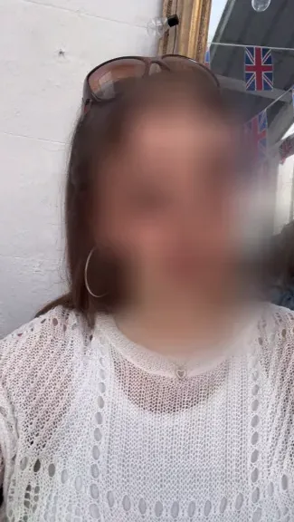 Anne, 26