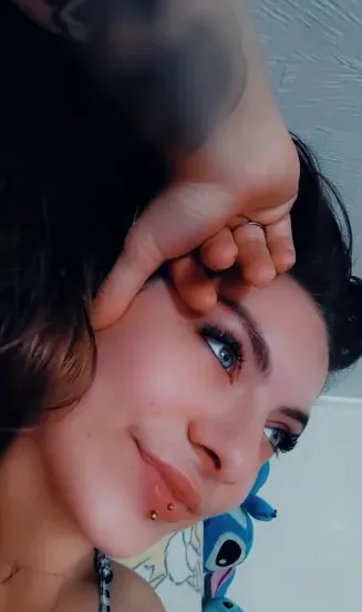 Emina, 24