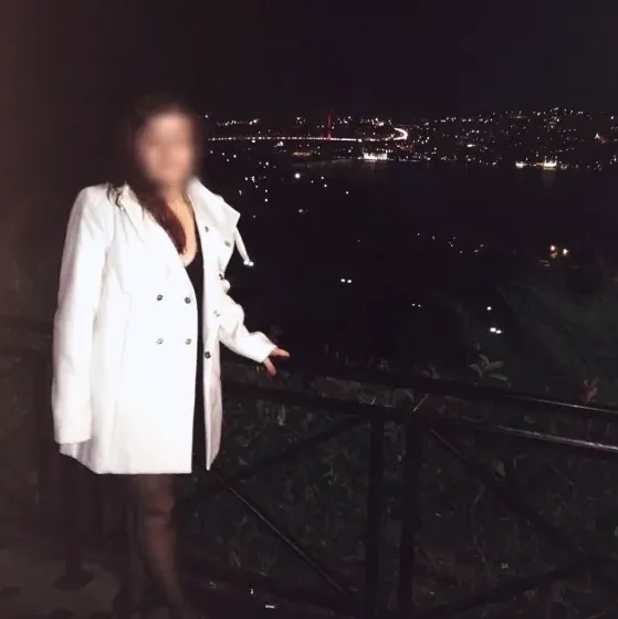 Isabella, 32