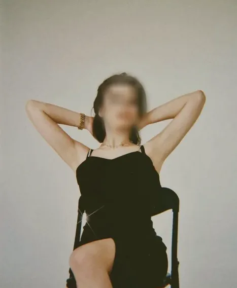 Laura, 27