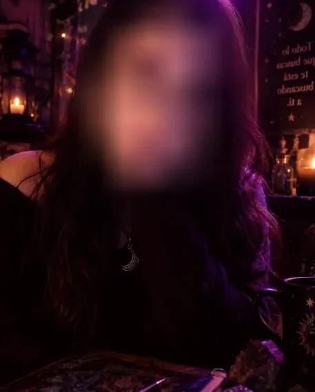 Nadia, 33