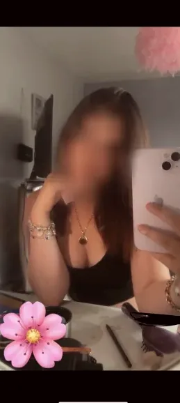 Olivia, 20