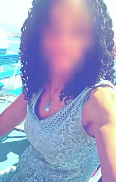 Rosa, 34