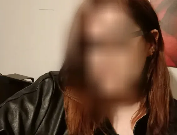Rosa, 25