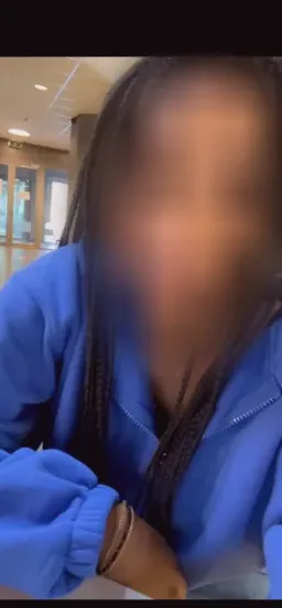Simone, 30